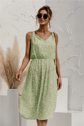 Sommerkleid mit V-Ausschnitt und Schlitz